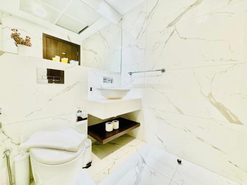 Koupelna v ubytování Venduras - Luxury Studio , Hameni Tower, JVC