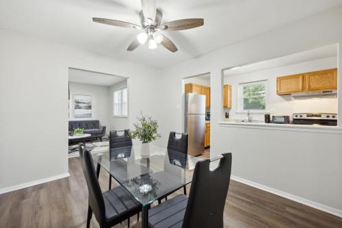 Dapur atau dapur kecil di Pinebrook 1406 I 2br Garden Style Apartment !