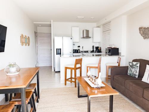 Η κουζίνα ή μικρή κουζίνα στο Ventanas del Mar by Playa Caracol Residences