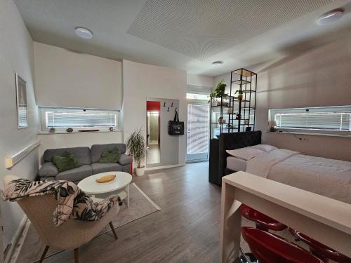 Ένα ή περισσότερα κρεβάτια σε δωμάτιο στο Apartmani EMA Bihać