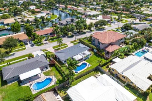an aerial view of a house in a suburb at Amazing Home w Heated Pool 8 mins to the Beach in Lighthouse Point