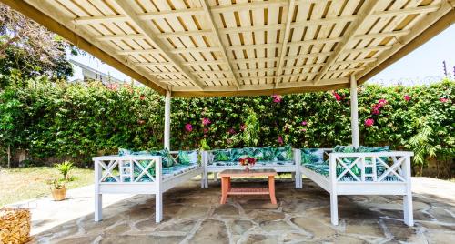 Κήπος έξω από το Munje Beach Villas