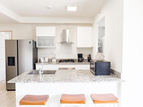 Η κουζίνα ή μικρή κουζίνα στο Ventanas del Mar by Playa Caracol Residences