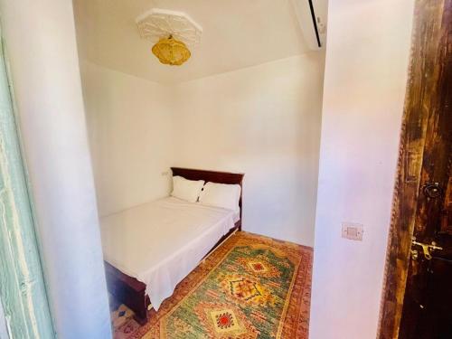 a small bedroom with a bed in a room at Riad Dar Lokman in Marrakech