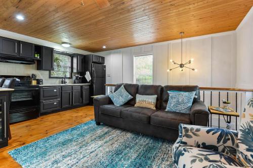 a living room with a couch and a kitchen at Bare Feet Bungalow -Close to beach & dog friendly in Gulfport