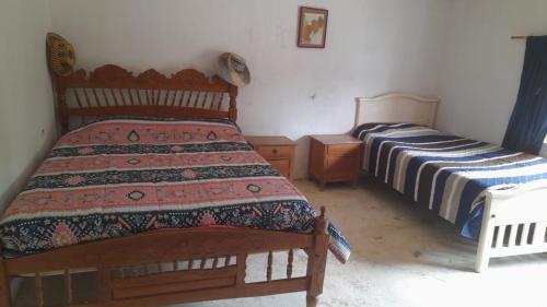 a bedroom with two beds in a room at Hermosa casa in Mompós