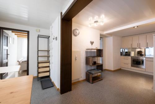 Kuchyň nebo kuchyňský kout v ubytování 3,5 Zimmer Wohnung Eigerblick zentral in Grindelwald