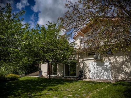 Maison sous le noyer