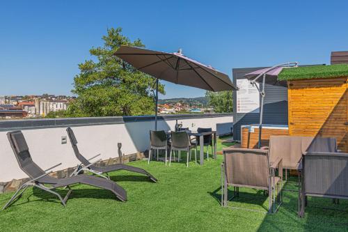 Imagen de la galería de Rooftop Home With Whirlpool & Sauna - Happy Rentals, en Trebnje