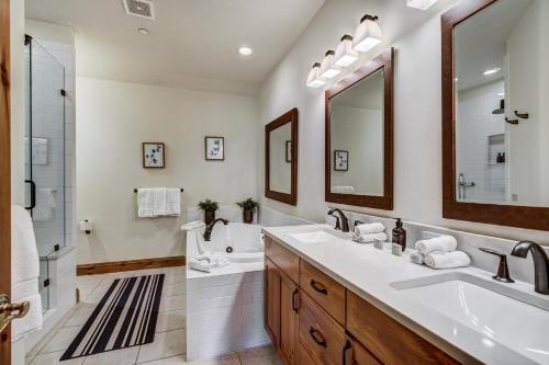 Ein Badezimmer in der Unterkunft Arrowhead Village at Beaver Creek