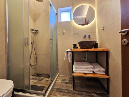 O baie la Fira gem luxury apartment