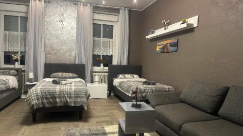 Ένα ή περισσότερα κρεβάτια σε δωμάτιο στο Große Ferienwohnung in Pellingen