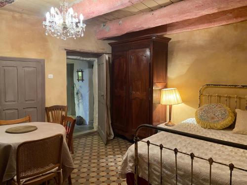 Ένα ή περισσότερα κρεβάτια σε δωμάτιο στο Les chambres d'Elise