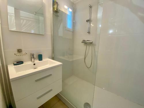 Koupelna v ubytování Appartement en face des plages Cap d Ail