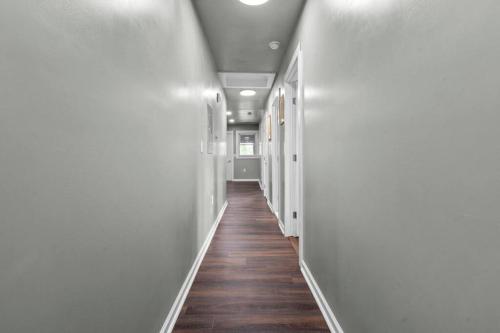 Φωτογραφία από το άλμπουμ του Freshly Redone & Newly Furnished! A MUST SEE! σε New Britain
