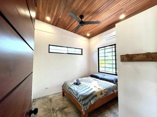 Ένα ή περισσότερα κρεβάτια σε δωμάτιο στο 3 Bdr Villa With Pool , Near beach, Fast Wifi