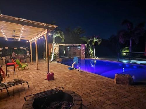 Bazén v ubytování Tranquil Oasis Resort nebo v jeho okolí