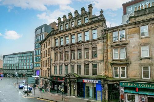 an old building on the corner of a city street at Bright and Central Duplex in Glasgow City Centre in Glasgow