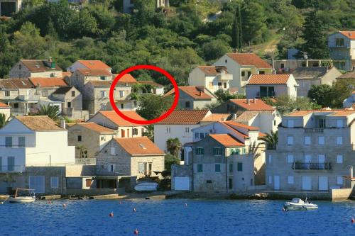 Apartments with parking space Vis - 2476