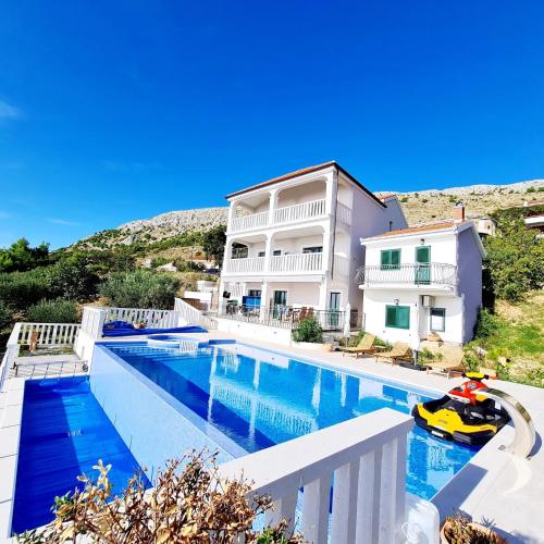 Family-friendly apartments with swimming pool Podstrana, Split - 23526