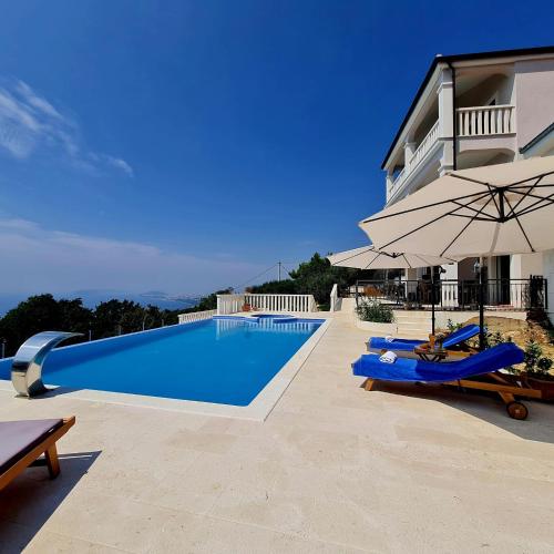 Family-friendly apartments with swimming pool Podstrana, Split - 23526
