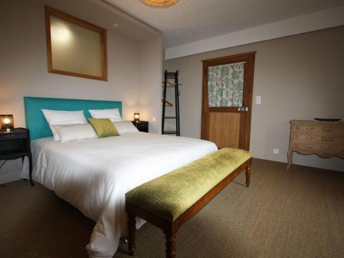 Giường trong phòng chung tại Gîte convivial 4/5 pers. avec parking privé, proche nature et histoire, tout confort inclus - FR-1-589-379