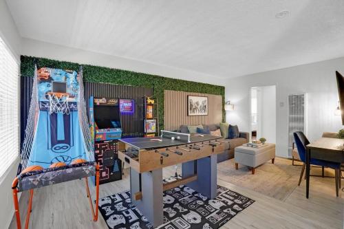 a living room with a ping pong table at 6th Haven, Arcade, King Bed, Games, 1 Mile to Beaches in Long Beach