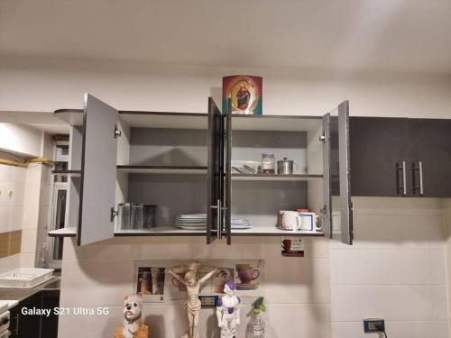 a model of a kitchen with a figurine in front of it at Oruro tierra de amor y de carnaval in Oruro