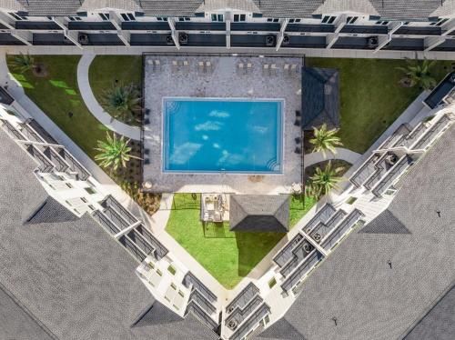 Πισίνα στο ή κοντά στο Paradise Shores 310 by Pristine Properties Vacation Rentals