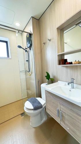 Ванная комната в Youth City Residence Fully Aircon Blissful Suite