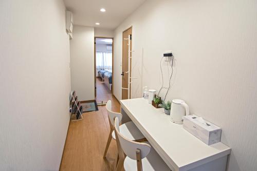 ＠Home天下茶屋2F〜駅まで徒歩5分・最大6人・グループ旅行最適＊浴室＋トイレ＋洗面所＊2