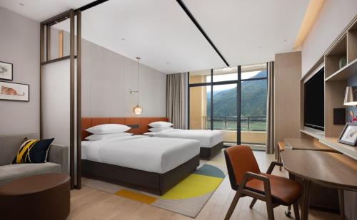 Postel nebo postele na pokoji v ubytování Home2 by Hilton Chongqing Wushan