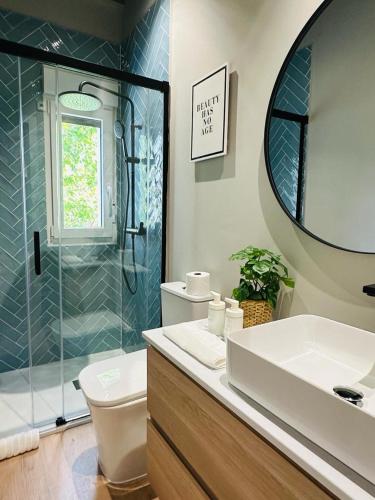 a bathroom with a toilet and a sink and a shower at La Casita de Lauri in El Escorial