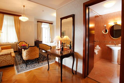 Bathroom sa Grand Hotel Toplice - Small Luxury Hotels of the World