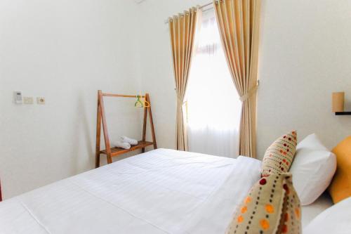 Кровать или кровати в номере Villa D'Maguwo Suites