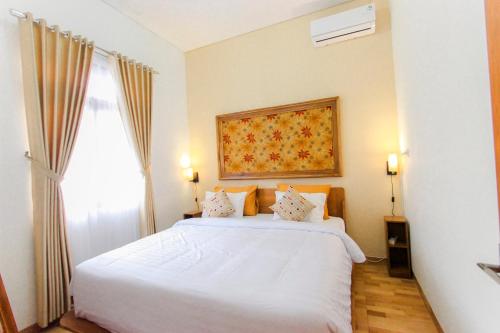 Кровать или кровати в номере Villa D'Maguwo Suites