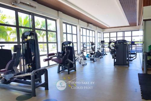 Fitness centrum a/nebo fitness zařízení v ubytování Muji Design Homestay with Balcony and Nice Swimming Pool View at Cyberjaya by Cloud Host