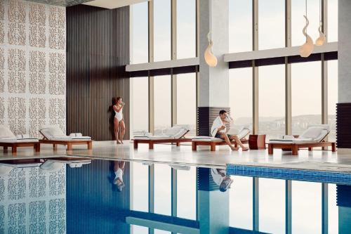 Πισίνα στο ή κοντά στο JW Marriott Absheron Baku Hotel