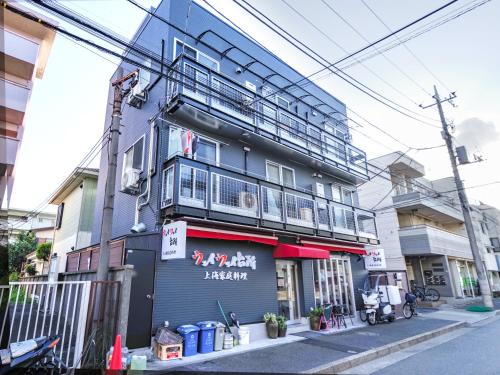 O edifício em que o apart-hotel se localiza