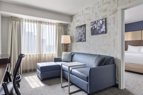 Posezení v ubytování Residence Inn by Marriott The Bronx at Metro Center Atrium