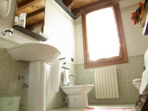 Koupelna v ubytování Residence Meuble' Cortina
