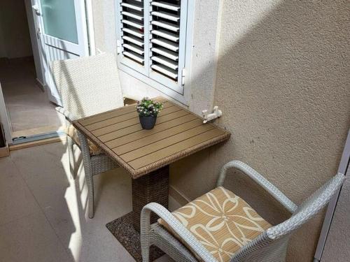 Apartment Dora - Studio Apartment with Terrace