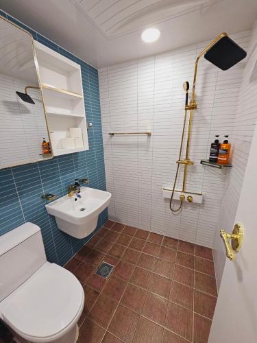 Koupelna v ubytování Seoul Hwaogok large three bedroom - 10mins to Gimpo Airport