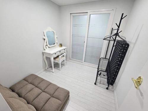 Fotografie z fotogalerie ubytování Seoul Hwaogok large three bedroom - 10mins to Gimpo Airport v Soulu