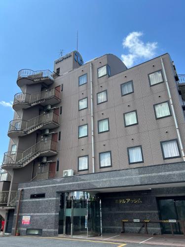 a building with balconies on the side of it at ホテル スタイリッシュ 旧アッシム in Kasugai