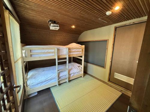 Giường trong phòng chung tại A1 Niseko