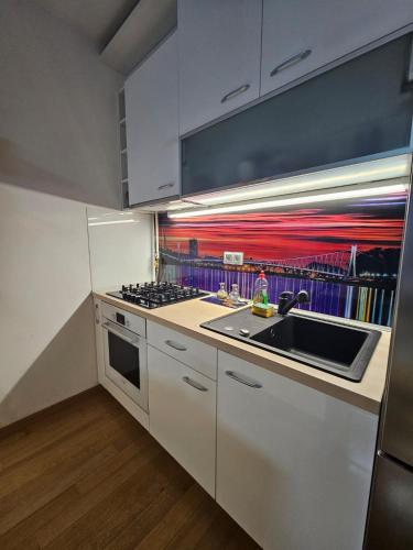 Kuchyňa alebo kuchynka v ubytovaní ABA1 apartman