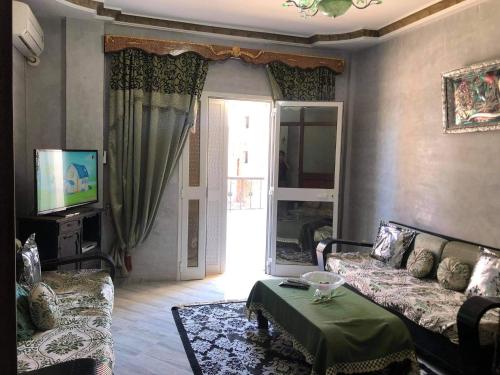 TV a/nebo společenská místnost v ubytování El Khazri guesthouse