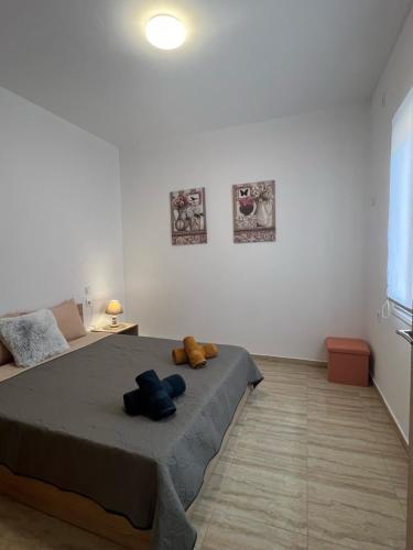 Ένα ή περισσότερα κρεβάτια σε δωμάτιο στο Bakopoulos resort Ένα όμορφο διαμέρισμα με βεράντα