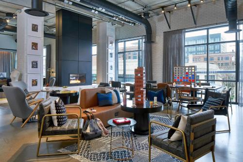 Moxy Columbus Short Northにあるシーティングエリア